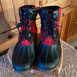 Sperry Buffalo Plaid Duck Boot/women’s size 8.5 Excellent condition/Water proof
